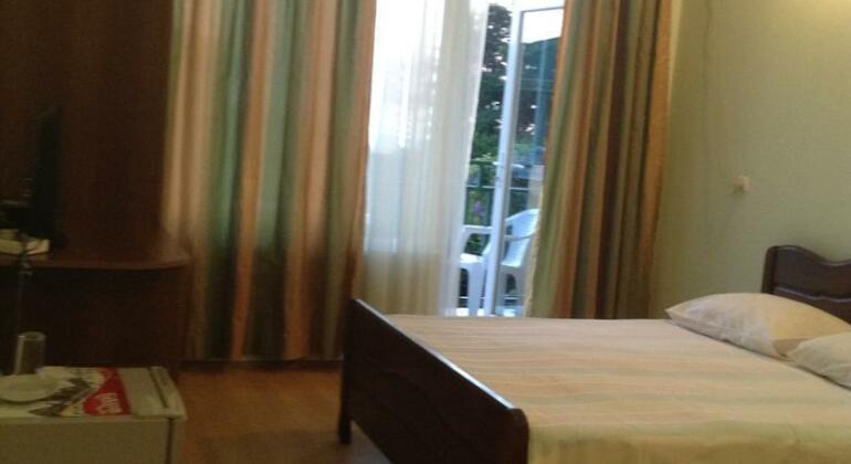 Green Hotel Batumi - Photo4
