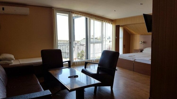 Hotel Del Mar Batumi - Photo4