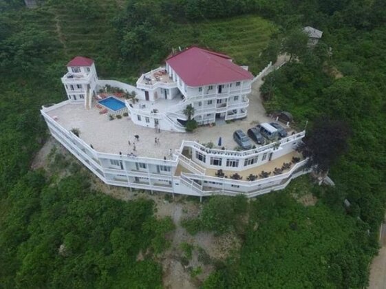 Hotel Zura - Photo2