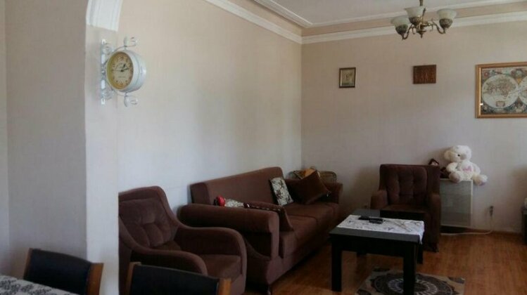 House in Green 1 - Photo4