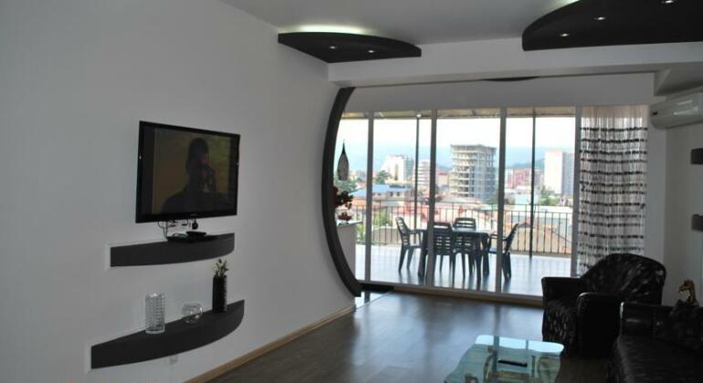 Irakli's Apartment with Sea view - Photo4