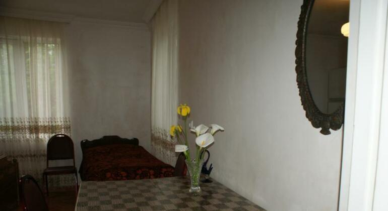 Merabi and Neli Guest House - Photo3