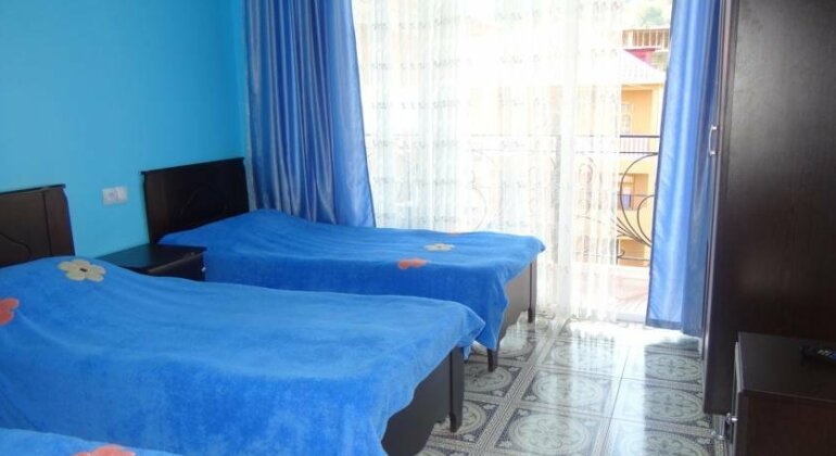 Nini Guest House Batumi - Photo4