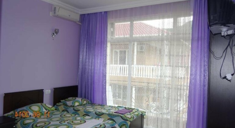 Nini Guest House Batumi - Photo5