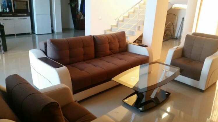 Rina House - Photo2