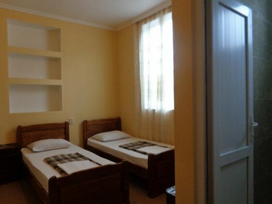 White Guest House - Photo4