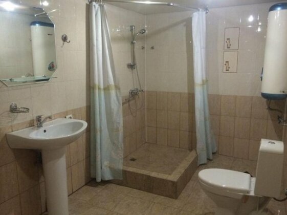 Leo Guesthouse Gagra - Photo4