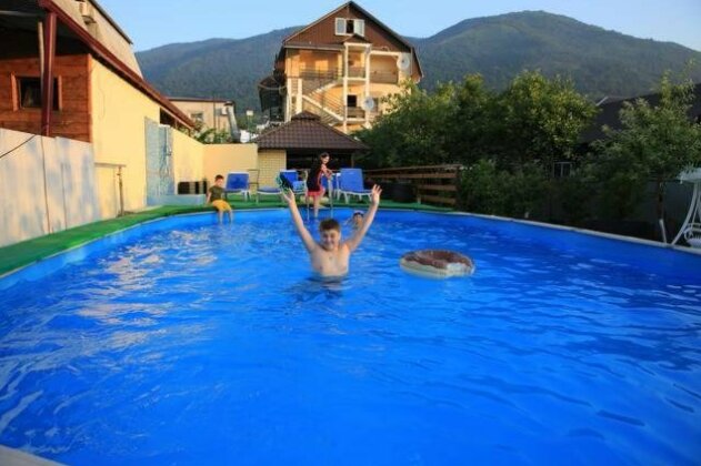 U Ruslana Guest House - Photo2