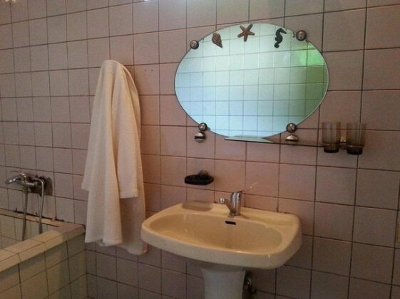 Marinas Guesthouse - Photo5