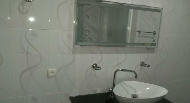 Prometheus Apartment Kutaisi - Photo5