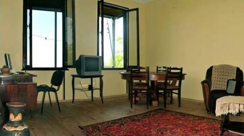 Maya Guest House - Photo2