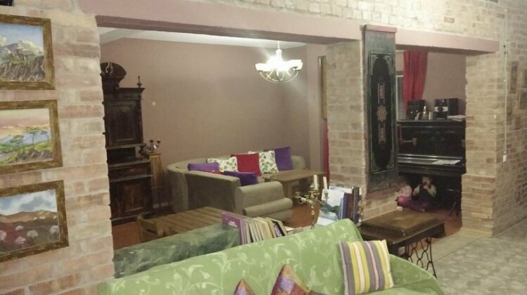 Guest House 15 Stepantsminda - Photo2