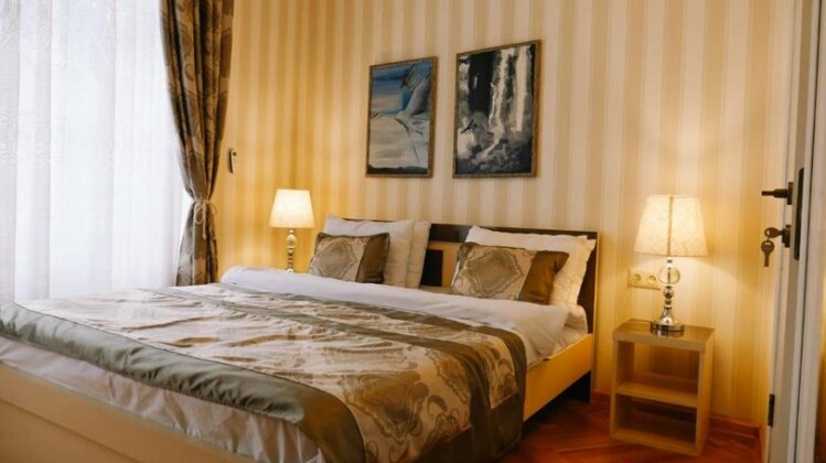 Simon's Boutique Hotel - Photo2