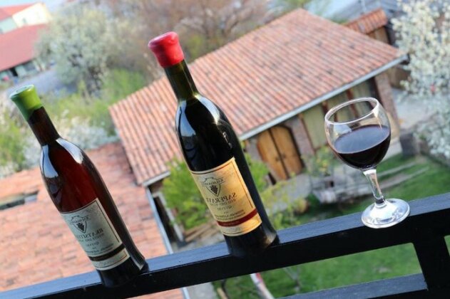 Bucha s Guest House & Wine Cellar - Photo3
