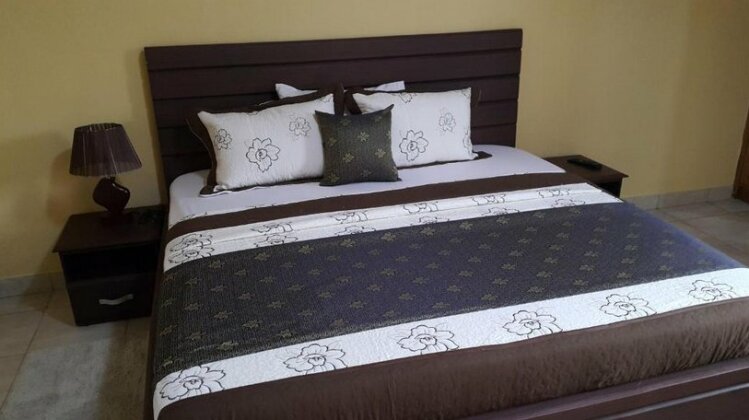 Bond Royale Hotel - Photo4