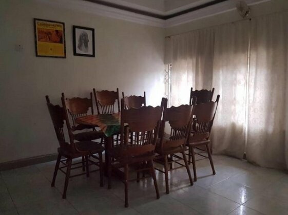 Charlie's Guesthouse Accra - Photo2