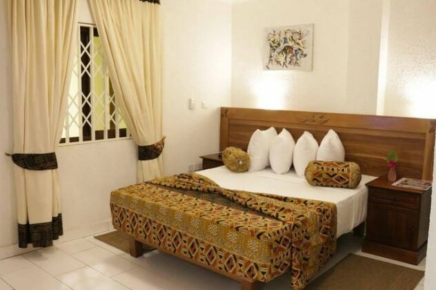 Coconut Grove Sakumono Hotel - Photo2