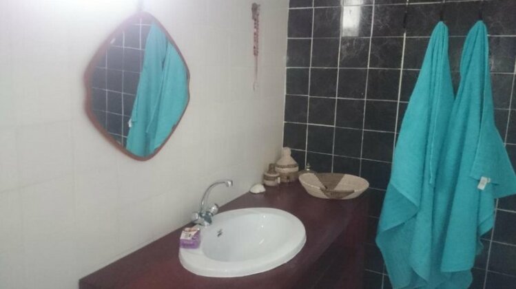 Anna's compound - Photo2
