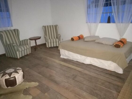 Anna's compound - Photo3