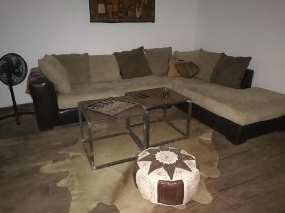 Anna's compound - Photo4