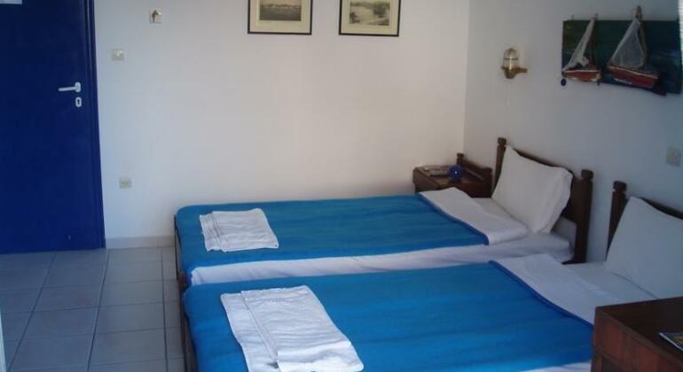 Helios Hotel Aegina - Photo4