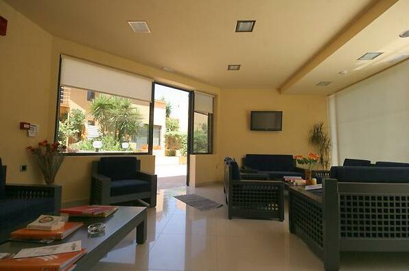 Golden Sand Suites - Photo2