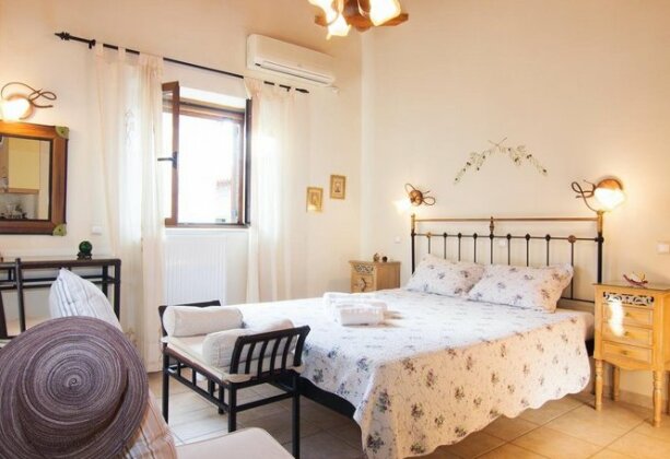 Stephanou Inn - Photo4