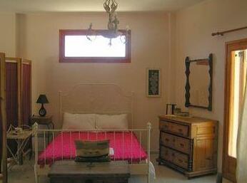 Three Rock Studio & Apartment - Photo2