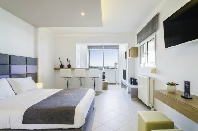 Talos Luxury Suites - Photo2