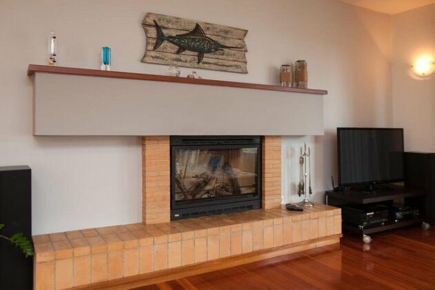 Villa Ampelaki - with heated pool - Photo3