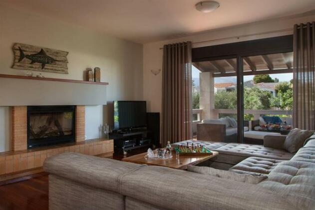 Villa Ampelaki - with heated pool - Photo4