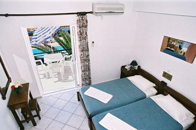 Niriides Hotel Apartments Studios - Photo4