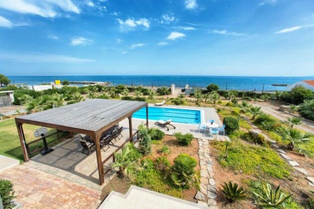 Cretan Beachfront Villas