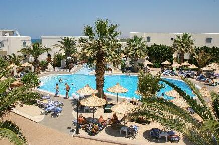 Europa Beach Hotel - Photo2