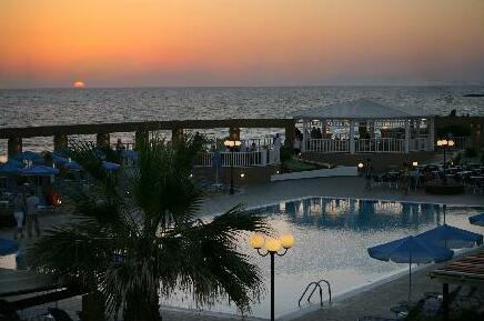 Europa Beach Hotel - Photo3