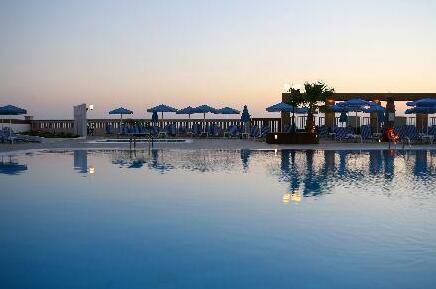 Europa Beach Hotel - Photo4