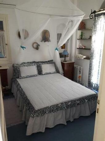 Kourtali Private Beach House - Photo2