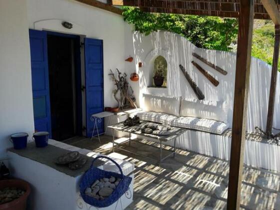 Kourtali Private Beach House - Photo4