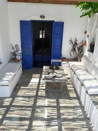 Kourtali Private Beach House - Photo5
