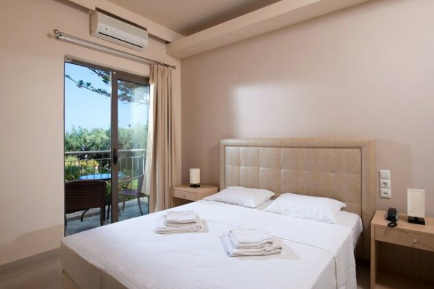 Oasis Beach Hotel Anissaras - Photo4