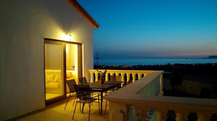 Sunshine Villa with Private Pool - Photo5