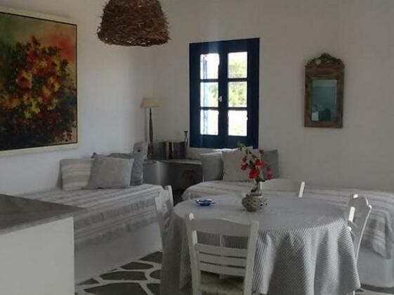 Franky Antiparos - Photo3