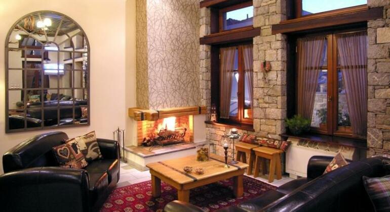 Ef Zin Studios & Suites Hotel - Photo3