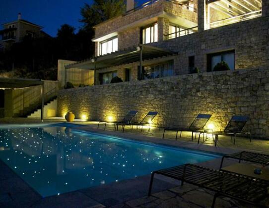 Elafivolia Arachova Suites