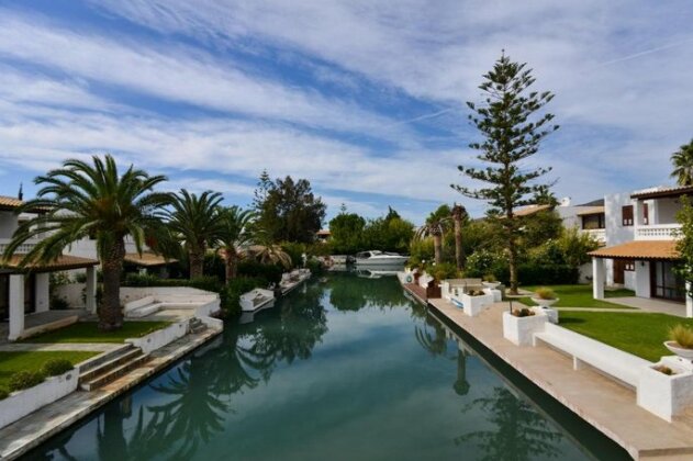 Canal Villa with yacht parking - Photo2