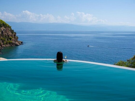 Ormos Luxury Villas - Photo2