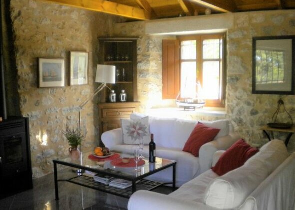 2 Stone Houses For You - Photo4