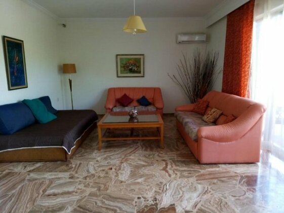Avra Artemis - Photo2