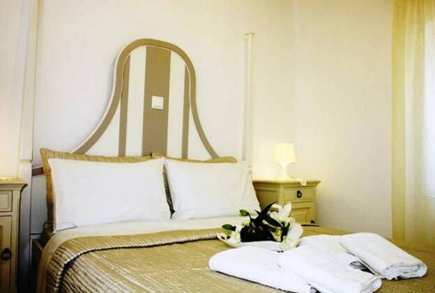 Mariakis Luxury Studios - Photo2