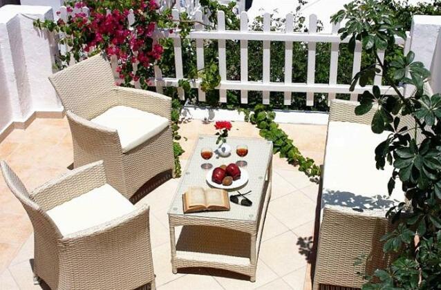 Mariakis Luxury Studios - Photo3